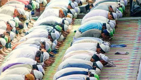 பள்ளிவாசல்களில் புனித இரவு தொழுகை