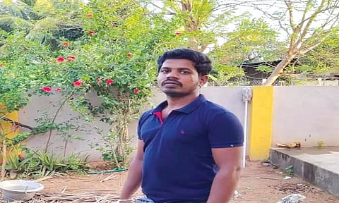 சந்தோஷ்குமார்.