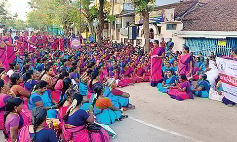 மயிலாடுதுறையில் ஆர்ப்பாட்டம் நடந்தது.