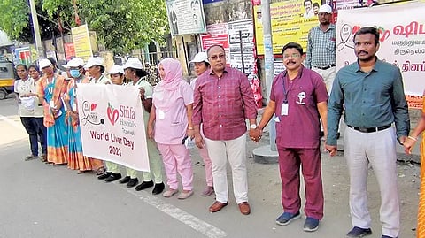 ஷிபா மருத்துவமனை இயக்குனர் முகமது ஷாபி தலைமையில் மனித சங்கிலி நடைபெற்ற போது எடுத்த படம்.