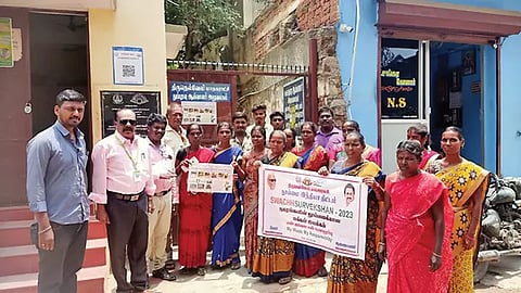 விழிப்புணர்வு பேரணியில் கலந்து கொண்டவர்கள். 