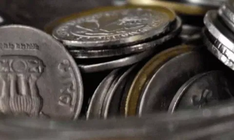 சீரடி ஆலய உண்டியல்களில் குவியும் நாணயங்களை ஏற்க வங்கிகள் மறுப்பு