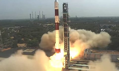 சிங்கப்பூர் செயற்கைக்கோள்களை வெற்றிகரமாக நிலைநிறுத்தியது பி.எஸ்.எல்.வி.-சி55 ராக்கெட்