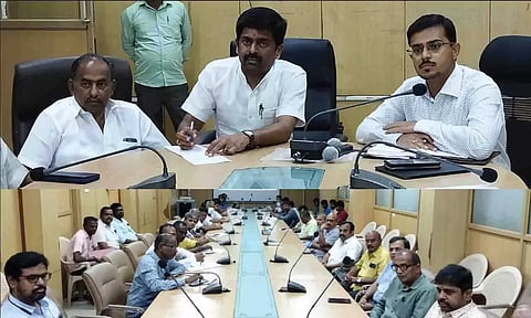 மேயர் தினேஷ்குமார் தலைமையில் கூட்டம் நடைபெற்ற காட்சி. 