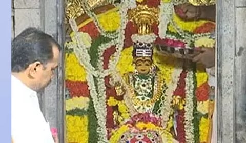 மீன ராசியில் இருந்து மேஷ ராசிக்கு இடம் பெயர்ந்தார் குருபகவான்