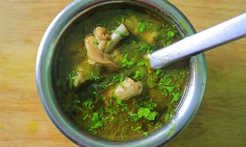 காரசாரமான செட்டிநாடு சிக்கன் ரசம்