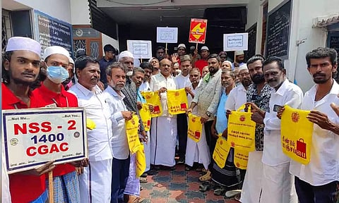 மஞ்சள் பை குறித்த விழிப்புணர்வு நடைபெற்ற காட்சி. 