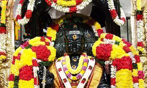 குருப்பெயர்ச்சி: காக்களூர் தட்சணாமூர்த்தி கோவிலில் சிறப்பு வழிபாடு