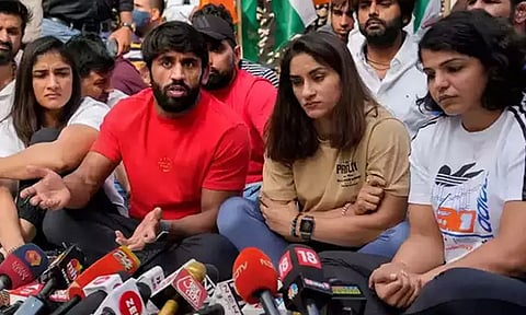 பிரிஜ் பூஷன் மீதான குற்றச்சாட்டு: இந்திய மல்யுத்த வீரர், வீராங்கனைகள் மீண்டும் போராட்டம்