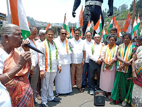 குன்னூரில் காங்கிரஸ் ஆர்ப்பாட்டம்