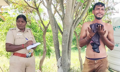 தீக்குளிக்க முயன்ற வாலிபர் லிங்கமூர்த்தி.