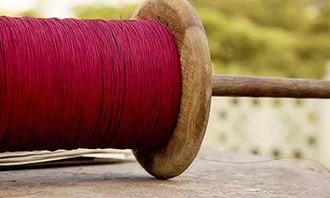 தேனாம்பேட்டையில் பட்டம்விட்ட மாஞ்சா நூல் அறுத்து பெண்-வாலிபர் படுகாயம்