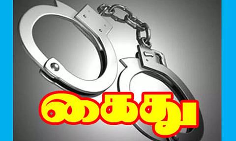 ஆயுதங்களுடன் பதுங்கியவர் கைது