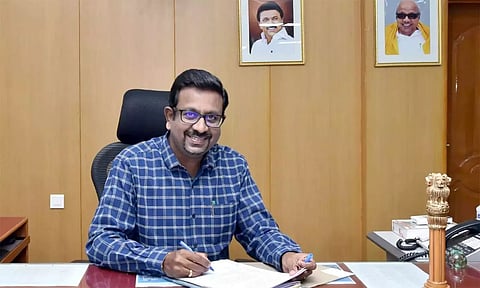 கலெக்டர் தினேஷ்பொன்ராஜ் ஆலிவர்