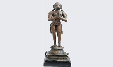 வெளிநாட்டுக்கு கடத்தப்பட்ட சோழர் கால அனுமன் சிலை மீட்பு- தமிழ்நாடு போலீசில் ஒப்படைப்பு