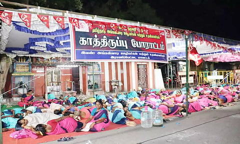 தமிழ்நாடு அரசு அங்கன்வாடி ஊழியர்கள் காத்திருப்பு போராட்டம்