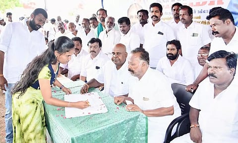 தி.மு.க. ஆட்சியில் அரசு ஊழியர்களுக்கு பாதுகாப்பு இல்லாத நிலை: ஆர்.பி.உதயகுமார் குற்றச்சாட்டு