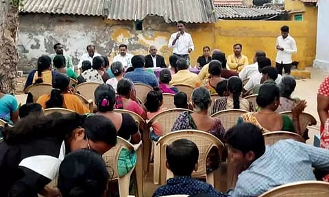 பொதுமக்களுக்கான அடிப்படை சட்டங்கள் குறித்து விழிப்புணா்வு ஏற்படுத்திய காட்சி.