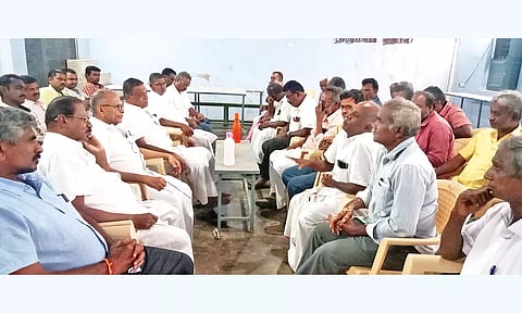 பேச்சுவார்த்தையில் கலந்து கொண்டவர்களை படத்தில் காணலாம். 