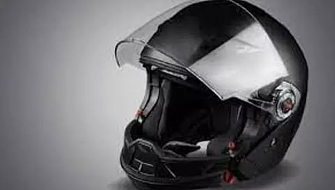 சேலம் புதிய பஸ் நிலைய வாகன காப்பகத்தில் ஹெல்மெட்டை பாதுகாக்க ரூ.15 கட்டணம் வசூல்