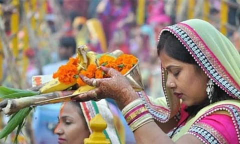 நட்சத்திரத்துக்கு உகந்த மலர்களை பூஜையில் பயன்படுத்தலாம்