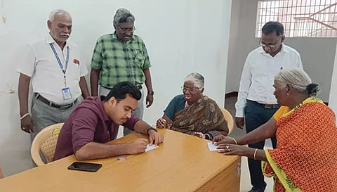 சிறப்பு மருத்துவ முகாம் நடந்தபோது எடுத்த படம்.