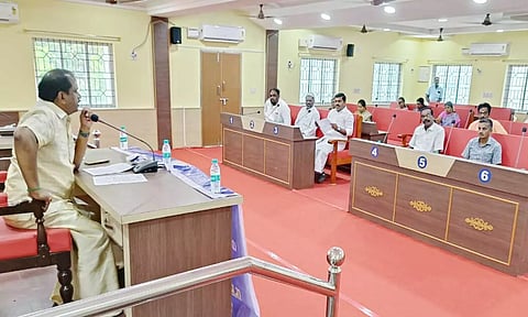 குடியாத்தம் சிரசு ஊர்வல பாதைகளில் ஆக்கிரமிப்பு அகற்றப்படும்