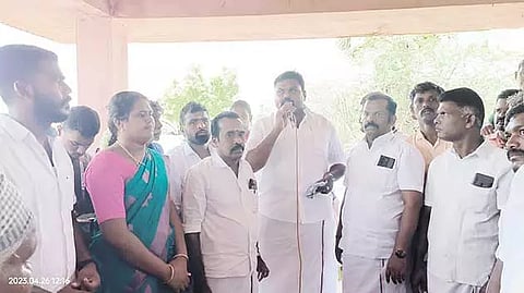 நிகழ்ச்சியில் ராஜா எம்.எல்.ஏ. பேசிய போது எடுத்தபடம்.