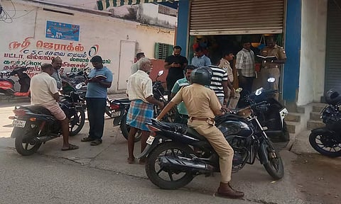 திங்கள்நகர் அருகே உரக்கடையில் துணிகர கொள்ளை