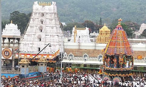 10 கிராம மக்கள் திருப்பதிக்கு ஆன்மீக பயணம்
