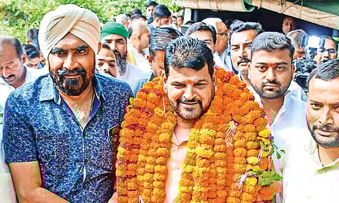 என்னை தூக்கில் வேண்டுமானாலும் போடுங்கள்.. மல்யுத்த போட்டிகளை நிறுத்தக்கூடாது: பிரிஜ் பூஷன் வேண்டுகோள்