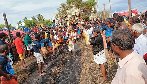 வாழவந்தி மாரியம்மன் கோவிலில் குண்டம் இறங்கும் விழா