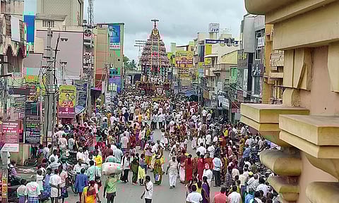 திருவள்ளூர் வீரராகவ பெருமாள் கோவில் தேரோட்டம்: திரளான பக்தர்கள் பங்கேற்பு