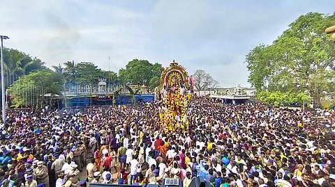 உளுந்தூர்பேட்டை அருகே உள்ள கூவாகம் கூத்தாண்டவர் கோவில் தேரோட்டம்