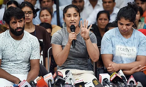 நீண்டகால பதவி அதிகாரத்தில் உள்ள நபரை எதிர்த்து நிற்பது கடினம்: மல்யுத்த வீராங்கனை பேட்டி