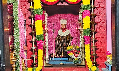 சிறப்பு அலங்காரத்தில் சுவாமி