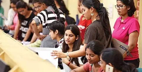 பொறியியல் மாணவர் சேர்க்கை- இன்று முதல் விண்ணப்பிக்க அறிவிப்பு