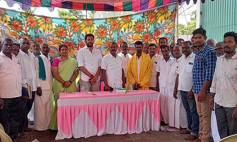 திருபுவனைபாளையம் கூட்டுறவு பால் உற்பத்தியாளர் சங்க தலைவர், உறுப்பினர்கள் பதவி ஏற்பு விழா நடந்த காட்சி.