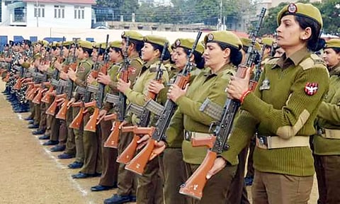 காஷ்மீரில் இரவு நேர ரோந்து பணிக்கு பெண் காவலர்கள் நியமனம்