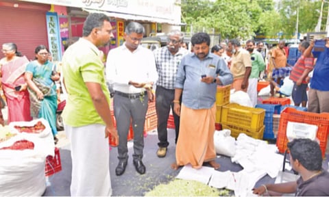 கன்னியாகுமரி: தோவாளை பூ மார்க்கெட்டில் கலெக்டர் திடீர் ஆய்வு