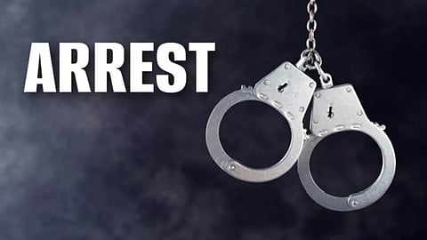 வாலிபர்களை தாக்கிய 3 பேர் கைது