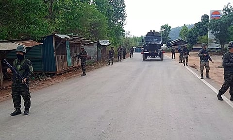 மணிப்பூரில் வன்முறை - போலீசார் உள்பட ஐந்து பேர் உயிரிழப்பு!