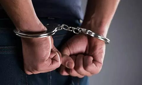 காரைக்காலில் போதை பொருட்கள் விற்ற முதியவர் கைது