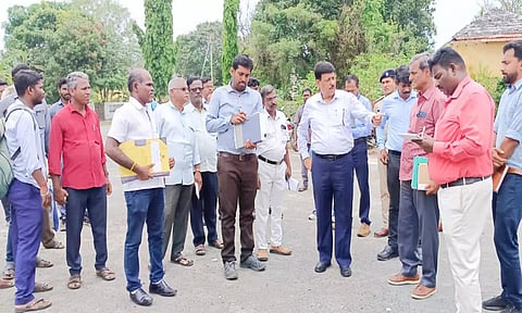 கடலூர் முதுநகர் துறைமுகம் ரயில்வே நிலையத்தில் திருச்சி கோட்ட மேலாளர் மணிஷ் அகர்வால் ஆய்வு செய்தார்.