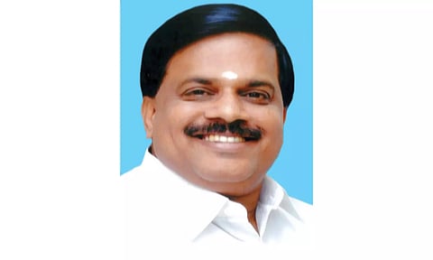 தமிழ் வழி பொறியியல் பாடப்பிரிவுகளை ரத்து செய்யும் திட்டத்தை கைவிட வேண்டும் - தளவாய் சுந்தரம் எம்.எல்.ஏ. அறிக்கை