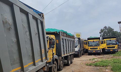 களியக்காவிளை அருகே கனிமவளங்களை அதிகபாரம் ஏற்றி கேரளாவிற்கு கடத்தி சென்ற 7 வாகனங்கள் பறிமுதல்