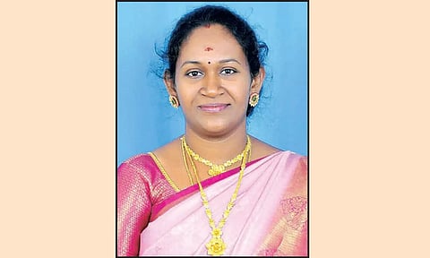 யாழினி புஷ்பவள்ளி