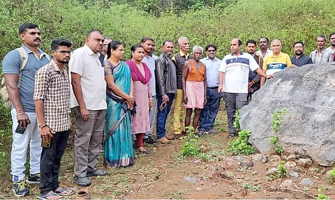 மயிலாடும்பாறை அகழ்வாராய்ச்சி பகுதியை கலெக்டர் பார்வையிட்டனர்