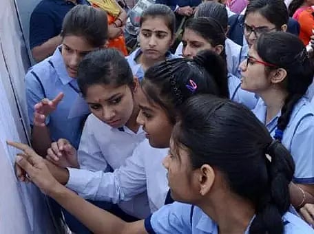 தமிழகத்தில் பிளஸ்-2 தேர்வு முடிவுகள் இன்று வெளியீடு- குறுஞ்செய்தி வழியாக அனுப்பவும் ஏற்பாடு