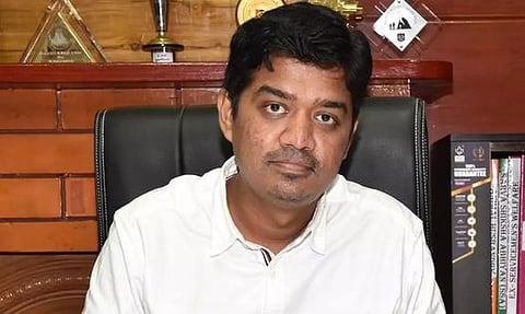 நிவாரண முகாம்களை தயார் நிலையில் வைத்திருக்க வேண்டும்-அலுவலர்களுக்கு, கலெக்டர் அறிவுரை